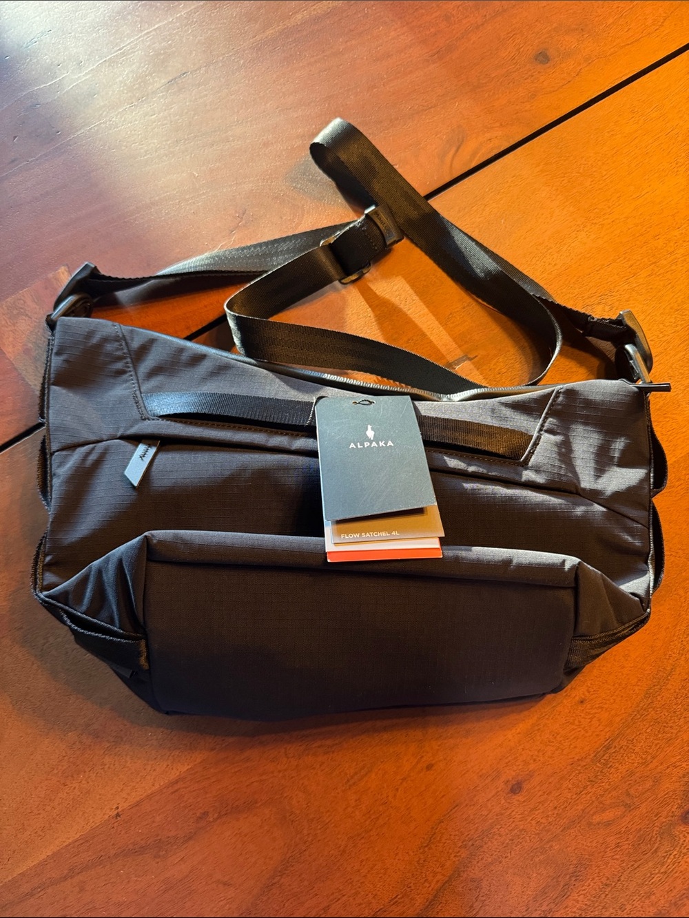 ALPAKA Flow Satchel 4L Black Axoflux 210D Crossbody Sling Bag NWT EDC Travel - Picture 5 of 11